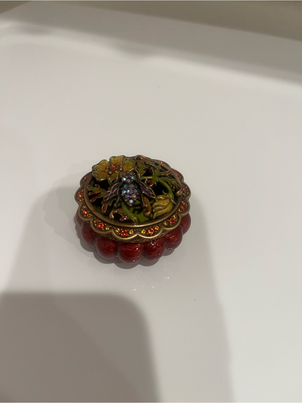 JAY STRONGWATER TRINKET BOX FEATURING A BUMBLE BEE AND FLOWER SWAROVSKI CRYSTALS